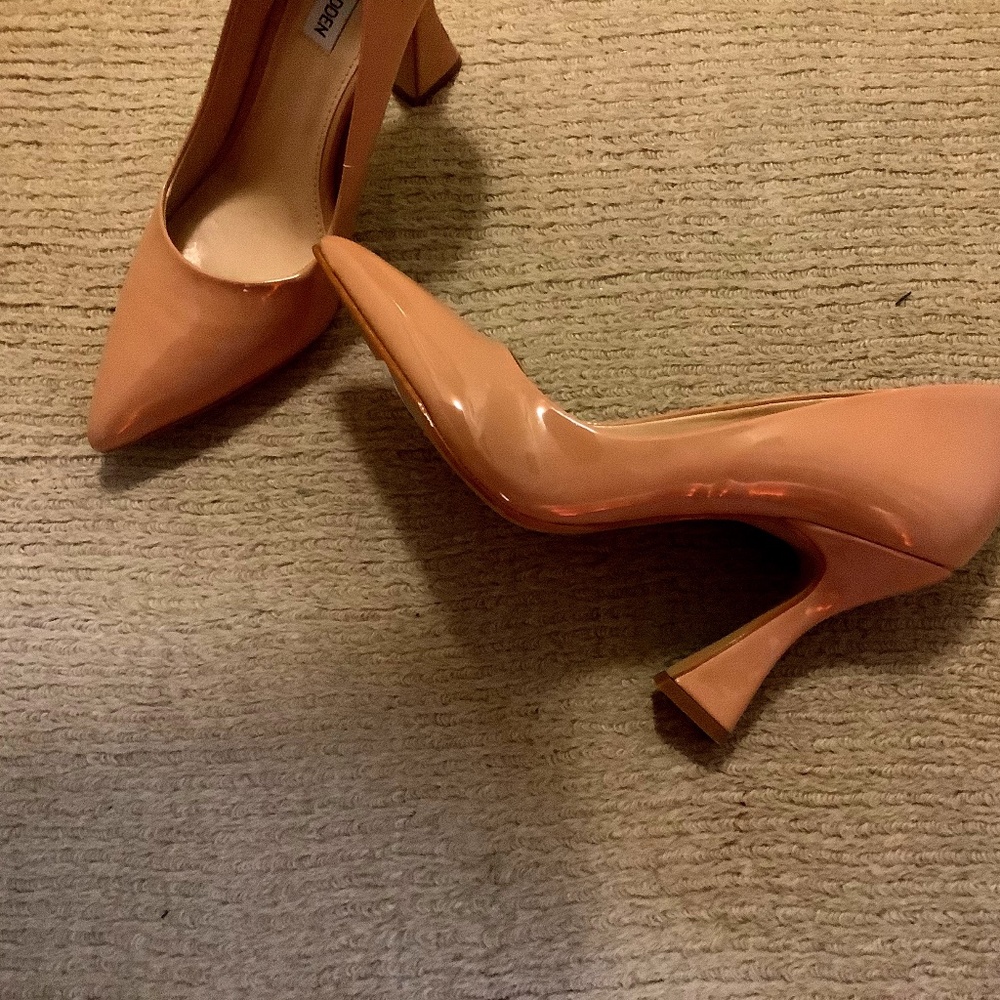Steve Madden nude pumps